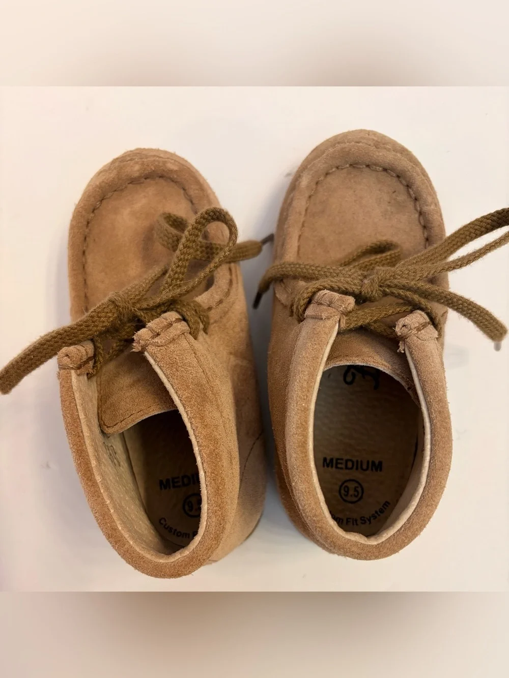 Footmates Wally 9104 in Dirty Buck Suede, Little Kid’s 9.5. Leather Moc Lace Up.